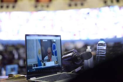 El diputado Carlos Heller, durante la sesión