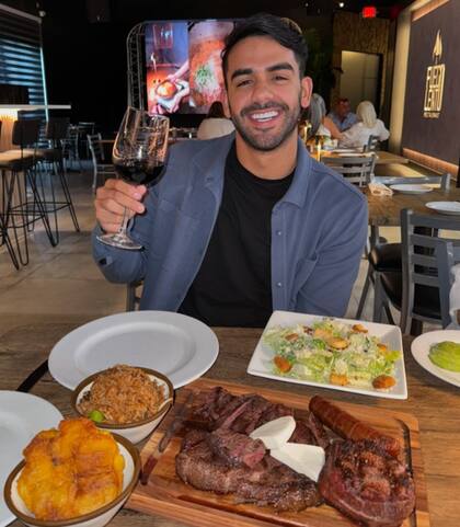 Carlos Adyan celebró un mes de la apertura de su parrilla A Fuego Lento