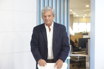 Misterio develado: cómo se define el futuro de La Serenísima 7 Carlos Agote, Presidente de Mastellone: "Estamos en un camino de transformación muy interesante en la parte primaria. La producción promedio en la Argentina hoy está en los 22 litros por vaca por día, pero los modelos más avanzados pueden llegar a 42 litros. Esto se logra con tecnología pero también con bienestar animal y cuidado medioambiental"