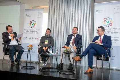 Carlos Alberto dos Santos, Sebastián Gómez, Kai Punhaggen y Daniel Vargas