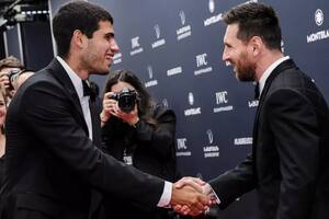 La inesperada reacción de Carlos Alcaraz al cruzarse por primera vez con Lionel Messi