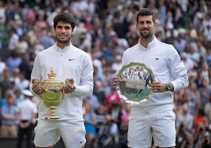 Carlos Alcaraz derrotó a Novak Djokovic en las dos finales de Grand Slam que disputaron, ambas en Wimbledon
