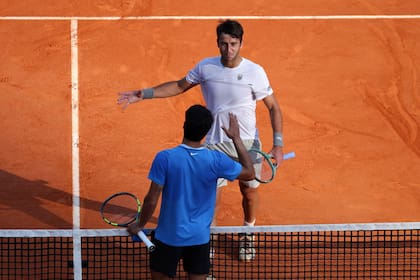 Carlos Alcaraz despidió al argentino Tomás Etcheverry y sigue en la búsqueda de revalidar su título