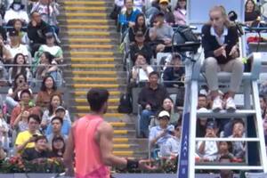 Carlos Alcaraz discute con la umpire durante el ATP 500 de Pekín