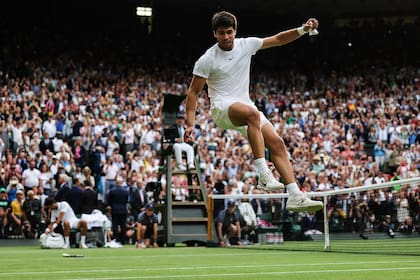 Carlos Alcaraz y un salto a la gloria en Wimbledon