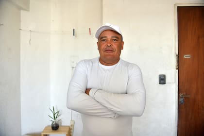 Carlos Antonio Silva, prófugo de la justicia brasileña, en el domicilio en el que viven otras condenadas en la ciudad argentina de La Plata.
(Foto: ENRIQUE GARCIA MEDINA)