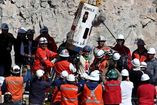 El duro momento de uno de los 33 mineros de Chile: mendiga en la calle y no tiene casa
