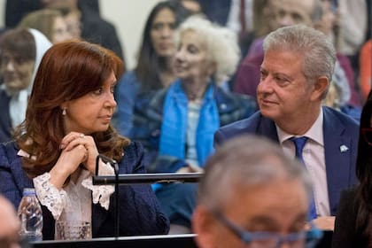 Cristina Kirchner y su abogado defensor Carlos Beraldi