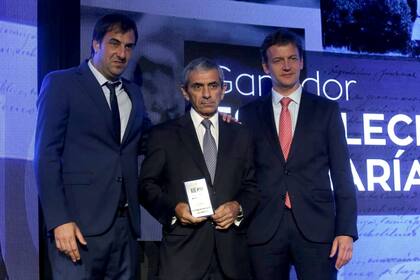 Carlos Bernárdez, de Las Marías, con el premio