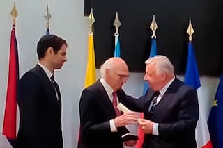 Bianchi, el goleador inolvidable de la Ligue 1 fue reconocido por el Senado de Francia