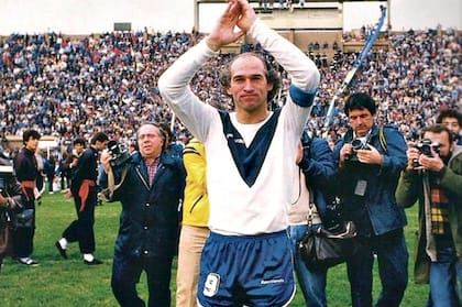 Carlos Bianchi, ídolo y goleador de Vélez; el Virrey convirtió 206 tantos en el club de Liniers, el máximo artillero de la historia del equipo de Liniers