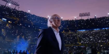 Carlos Bianchi, ingresando a la Bombonera para el partido despedida de Juan Román Riquelme