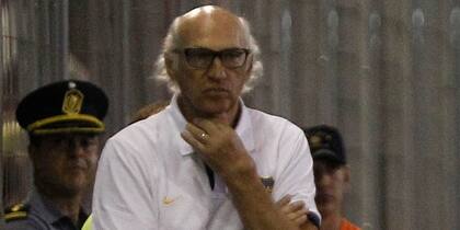 Carlos Bianchi y su cara de preocupación en Rafaela