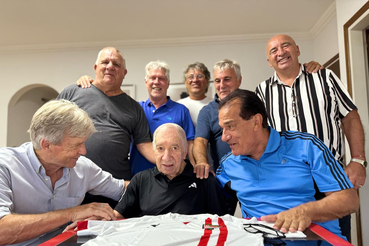El emotivo testimonio de una de las personas más cercanas a Bilardo: "Ya no me reconoce" - LA NACION
