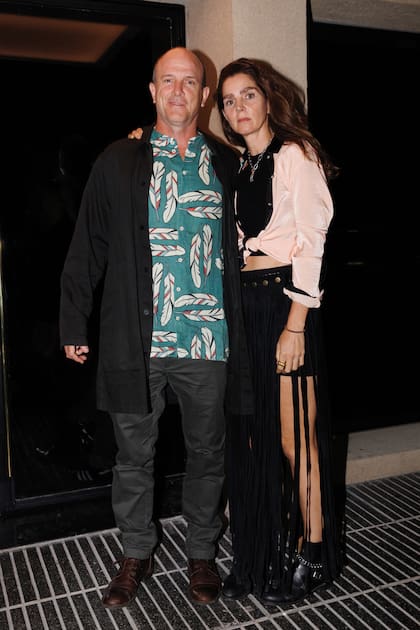 Carlos Cárcano, que es amigo de Edo desde
cuando iban al colegio y jugaban al rugby, y su
mujer, María Cordero