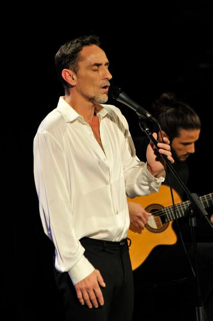 Carlos Casella le puso música a la noche interpretando las cinco canciones nominadas