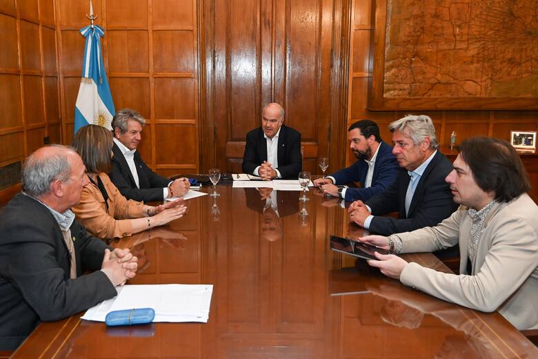 El campo pidió retenciones cero permanentes y el Gobierno reactivó obra clave en el río Salado