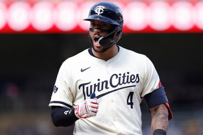 Carlos Correa acumula un patrimonio neto estimado en US$50 millones, con ingresos anuales que alcanzan los US$33 millones gracias a su contrato con los Minnesota Twins