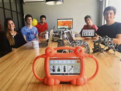 Carlos Costa ideó junto a su hermano la app para ayudar a su abuela que padece Alzheimer