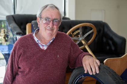 Carlos Crova, líder del equipo que restauró el Gobron Brillié.