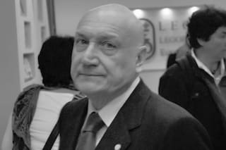 Murió el editor Carlos de Santos, fundador del sello Manantial