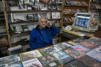 Carlos empezó a ir al cine cuando tenía seis años. Y fue amor a primera vista.