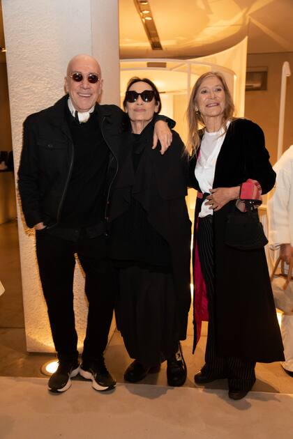 Carlos Estenza, la diseñadora Marisa Marana y Flopy Pieres