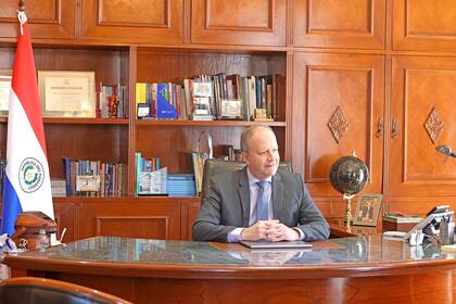 Carlos Fernández Valdovinos, ministro de Economía de Paraguay