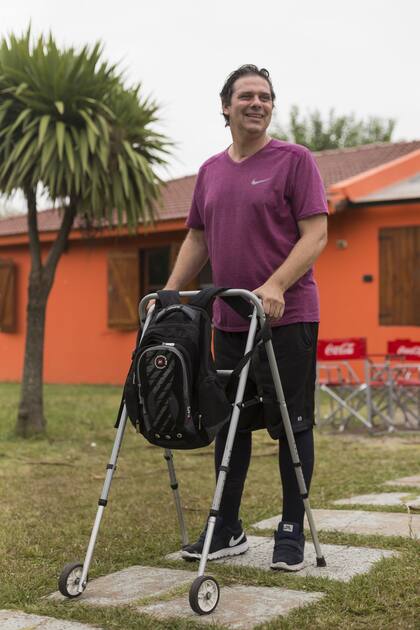 Carlos García volvió a caminar y busca recuperar su movilidad
