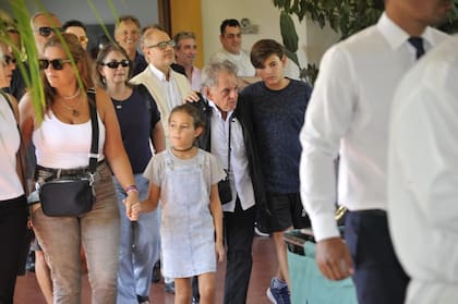 Carlos Gasalla, su hija y sus dos nietos despidieron al humorista en el cementerio