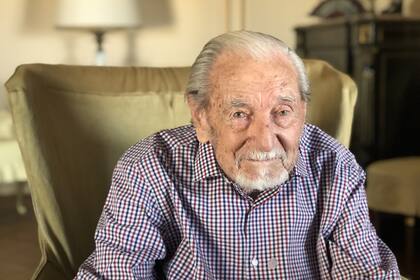 Carlos Huguet tiene 96 años e invita a todas las personas, funcionarios, organizaciones sociales e instituciones religiosas a sumarse a su cruzada solidaria.