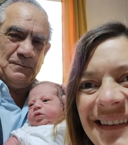 Carlos Iannizzotto, junto a su nieto José y su hija Agustina