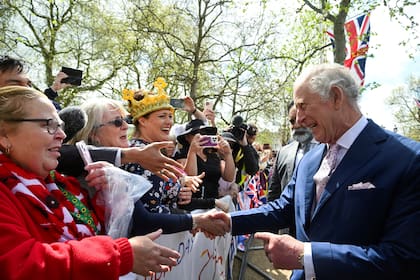 Carlos III, frente al Palacio de Buckingham. (Toby Melville, Pool via AP)