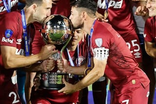 Lanús tiene quien lo cuide: los que volvieron para ser campeones, el mago y el hombre de la estatua