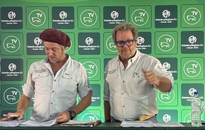 Carlos José Colombo (h) y Juan Pedro Colombo en la subasta de este martes