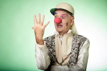 Carlos March, Vivito y coleando