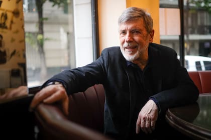 Carlos Mata decidió irse de Miami y mudarse a Madrid: "Vivo con mi mujer Maigualida Torres y cuando no estoy trabajando me gusta leer, me gusta hacer senderismo, subir una montaña o andar por el bosque"