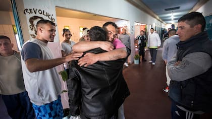 Carlos siempre es bien recibido por los que alguna vez fueron sus compañeros