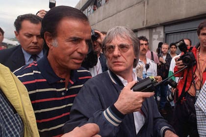 Carlos Menem junto a Bernie Ecclestone en el autódromo de Buenos Aires el 7 de abrl de 1995
