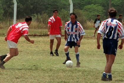 El 30 de noviembre de 2011 jugó un partido de fútbol en el que integró el equipo de Presidencia