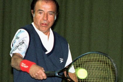 Carlos Menem, en Alemania, durante un partido de tenis con el canciller alemán Klaus Kinkel el 28 de mayo de 1997