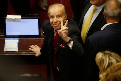 La cobertura de la banca de senador que dejó Carlos Menem aviva las internas en el PJ riojano