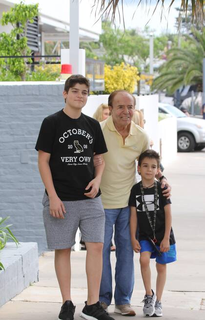 Carlos Menem veranea con sus nietos en Punta del este