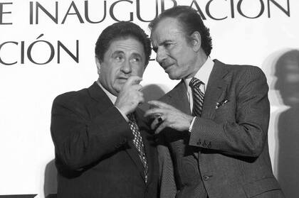 Carlos Menen y Eduardo Duhalde en septiembre de 1997