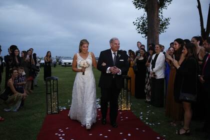 Carlos Monti estuvo presente en el casamiento de su hija Milagros