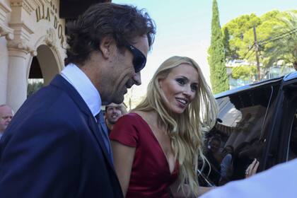 Carlos Moyá, coach de Rafa, junto con su esposa, Carolina Cerezuela