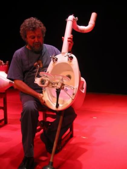 Carlos Núñez con su "nomeolbidet"