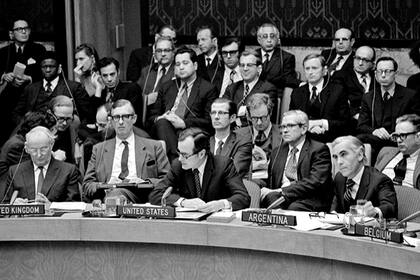 Carlos Ortiz de Rozas, representante permanente ante la ONU, participa de una reunión del Consejo de Seguridad (4 de diciembre de 1971, Nueva York)