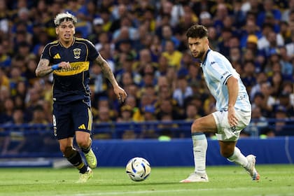 Carlos Palacios, volante de Boca, y Marcos Di Césare, defensor de Racing