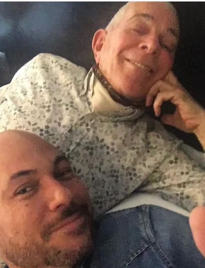 Carlos Perciavalle y su pareja Jimmy Castilhos en una instantánea